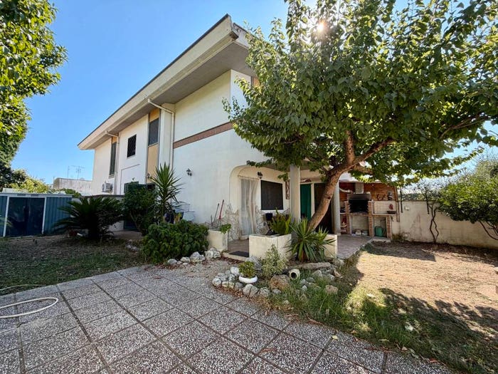 Casa trilocale in vendita in Via dei Frassini, Villa Claudia, Anzio