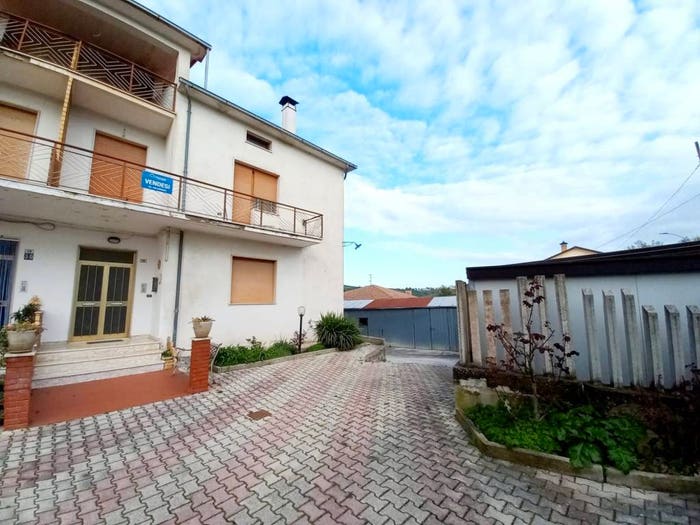 Casa quadrilocale in vendita in Via San Pastore, Perano