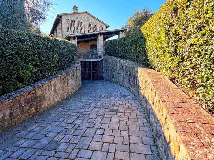 Casa con 6 locali in vendita in Gambassi Terme