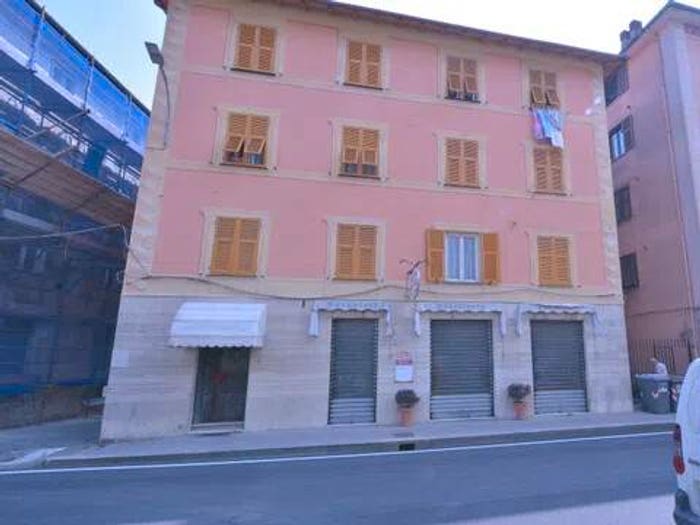 Appartamento con 6 locali in vendita in Via Roma, Centro, Masone