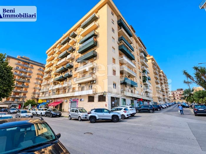 Appartamento con 6 locali in vendita in Via Diego D'Amico, Centro, Bagheria