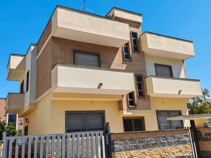 Appartamento quadrilocale in vendita in Via Calabria, Centro, Nettuno