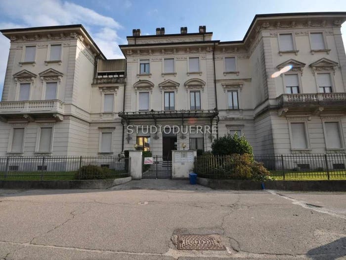 Appartamento trilocale in vendita in Via Salvo D'Acquisto No Number, Centro, Luino