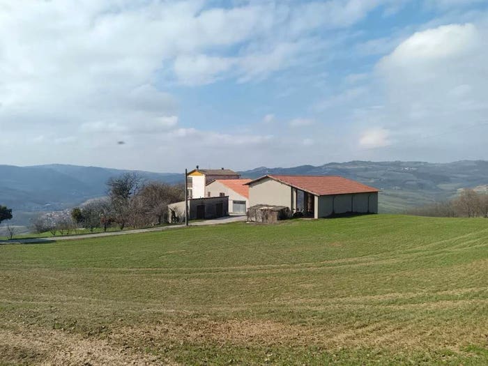 Casa con 6 locali in vendita in Località Montemartino, Alta Val Tidone