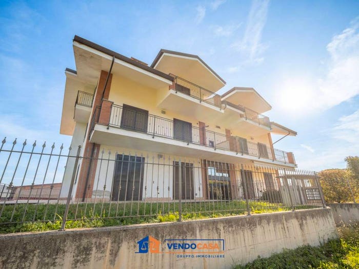 Appartamento con 5 locali in vendita in Via Cave, Centro, Bagnolo Piemonte