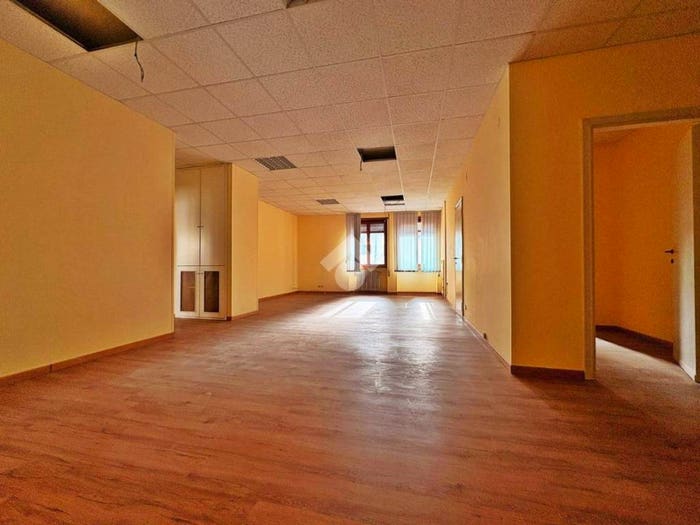 Appartamento con 5 locali in vendita in Piazzale Gian Battista Miliani, Centro, Fabriano