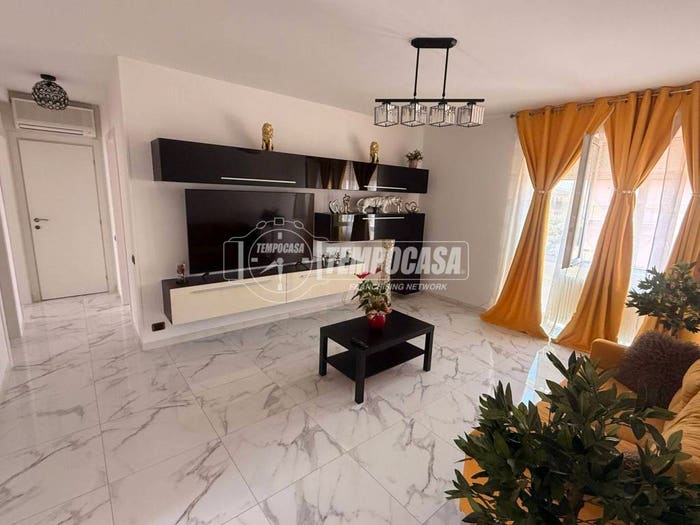 Appartamento trilocale in vendita in Via Giosuè Carducci, Centro, Castel San Giovanni