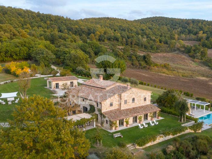 Casa con 6 locali in vendita in Piazza Domenico Bargagli, Centro, Sarteano