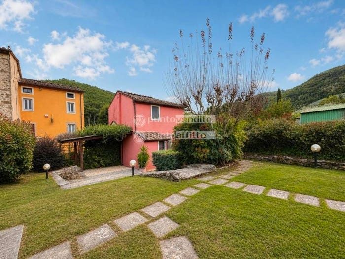 Casa trilocale in vendita in Strada Comunale Carlo Alberto Dalla Chiesa, Massa Macinaia San Leonardo, Capannori