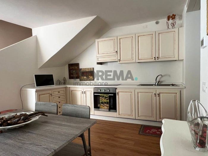 Casa trilocale in vendita in Via Antonio Locatelli, Centro, Castione della Presolana