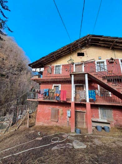 Appartamento trilocale in vendita in Localita' Sagne Snc, Perrero