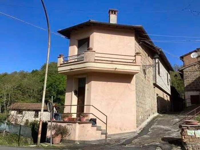 Appartamento quadrilocale in vendita in Via Roma, Bassano Romano