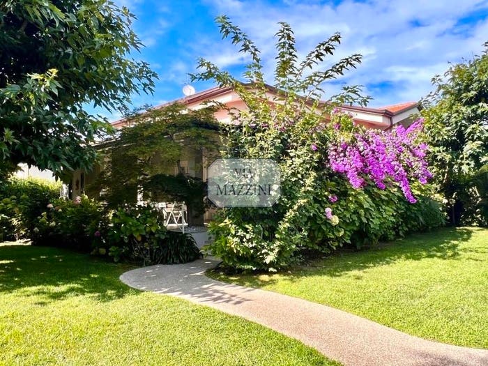 Casa con 6 locali in vendita in Vittoria Apuana, Forte dei Marmi