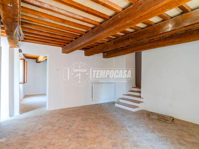 Casa trilocale in vendita in Frazione Valdiea, Camerino
