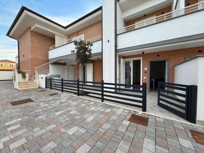 Appartamento trilocale in vendita in Viale del Sole, Lavinio Mare, Anzio
