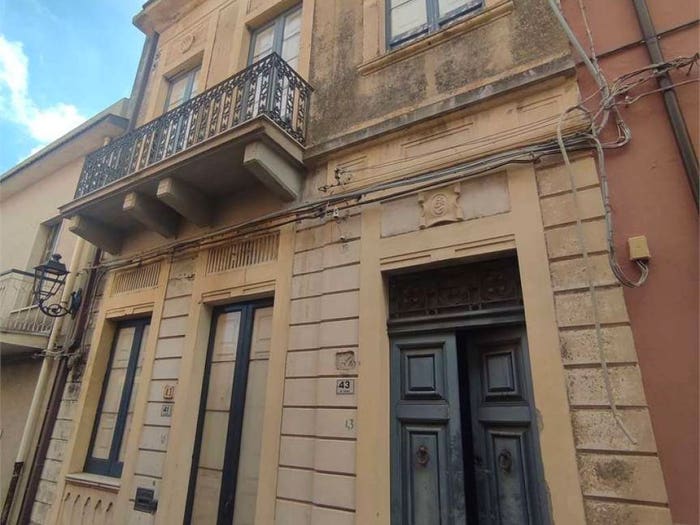 Casa con 6 locali in vendita in via Coviello, Sant'Alfio