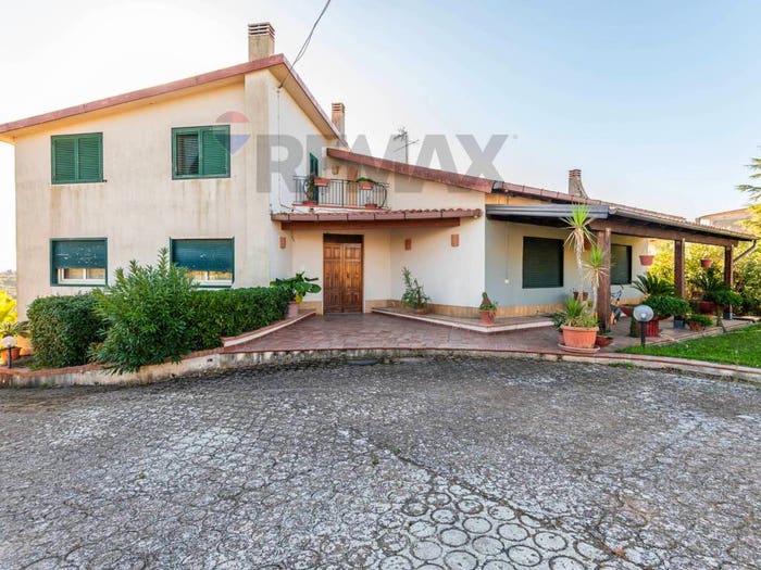 Casa con 6 locali in vendita in via croce del vicario, Centro, Caltagirone