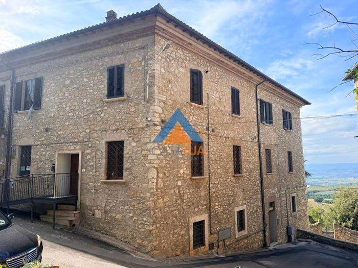 Appartamento trilocale in vendita in Largo Modesto Scianca, Centro, Montecchio