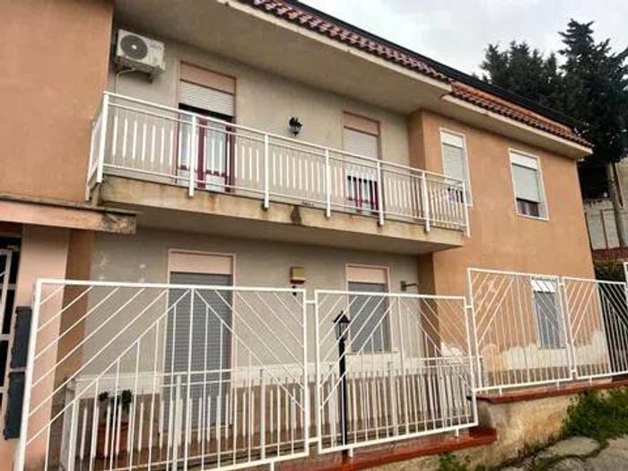 Appartamento quadrilocale in vendita in Via Uccello Antonino, Olio di Lino, Palermo
