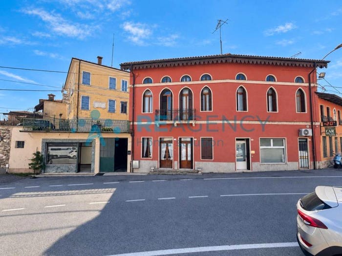 Casa con 6 locali in vendita in Piazza Roma, Centro, Brogliano