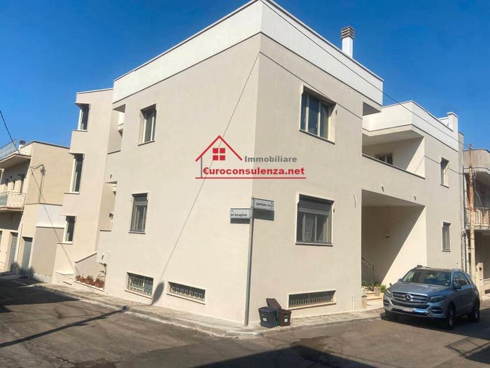 Appartamento con 5 locali in vendita in Via Gaetano Vinci, Centro, Parabita
