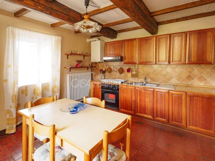 Casa con 6 locali in vendita in Montefiorino