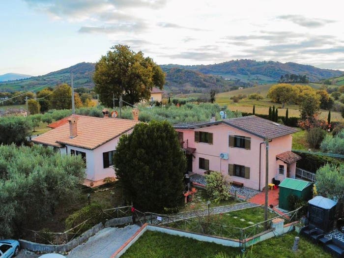 Casa con 6 locali in vendita in Località Nasciano, Gualdo Tadino