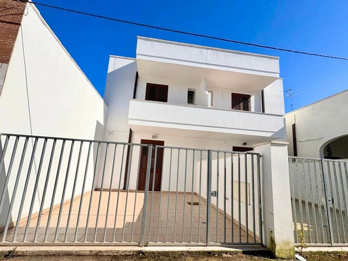 Casa trilocale in vendita in Via Francesco De Santis, Centro, Porto Cesareo