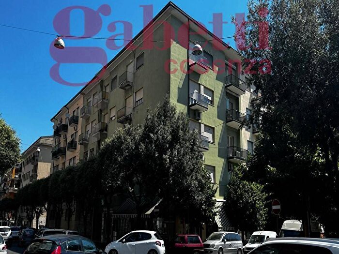 Appartamento con 5 locali in vendita in VIA RICCARDO MISASI, Centro, Cosenza