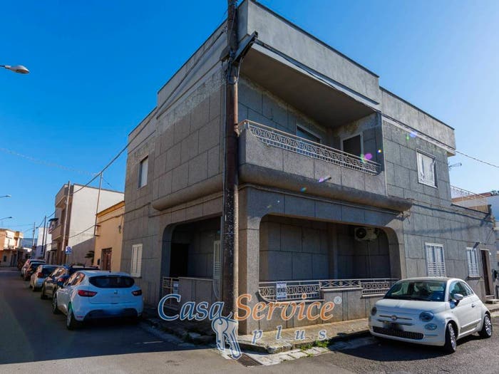 Casa con 6 locali in vendita in Via Pinto, Alezio