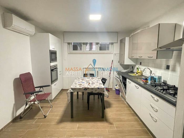 Appartamento trilocale in vendita in Via delle Pinete, Marina di Carrara, Carrara