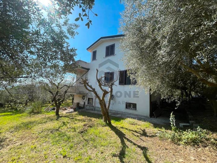 Casa con 6 locali in vendita in Via Sferracavallo, Alife