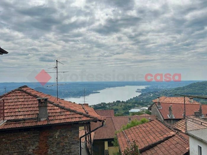 Appartamento trilocale in vendita in Via Bertoletti, Fosseno, Nebbiuno