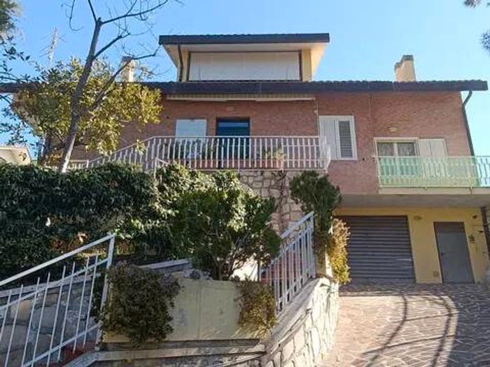 Casa con 6 locali in vendita in Contrada Madonna, Centro, Casacanditella