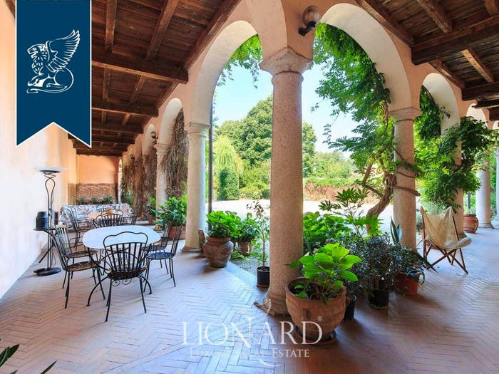 Casa con 6 locali in vendita in Ozzero