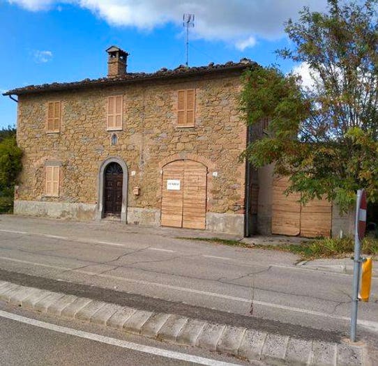 Casa con 6 locali in vendita in Via Formanuova, Centro, Magione