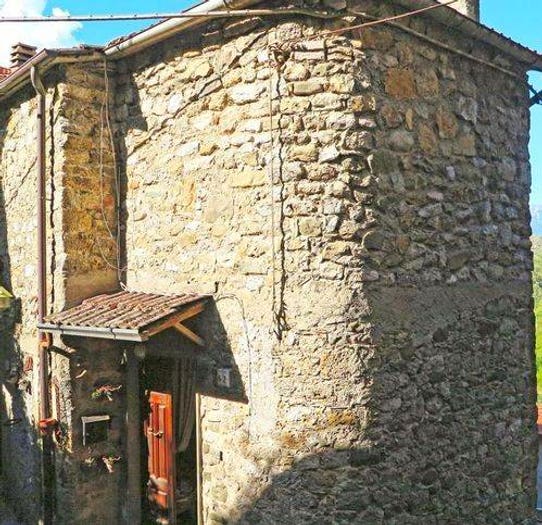 Casa trilocale in vendita in Via Pizzo, Monzone, Fivizzano