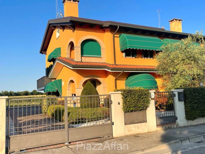 Casa quadrilocale in vendita in Via Roma, Centro, Brugine