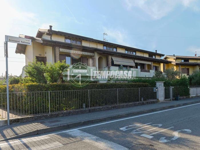 Appartamento trilocale in vendita in Largo Giovanni Falcone, Verdellino
