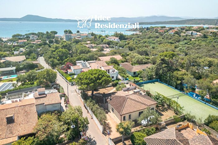 Casa quadrilocale in vendita in Olbia
