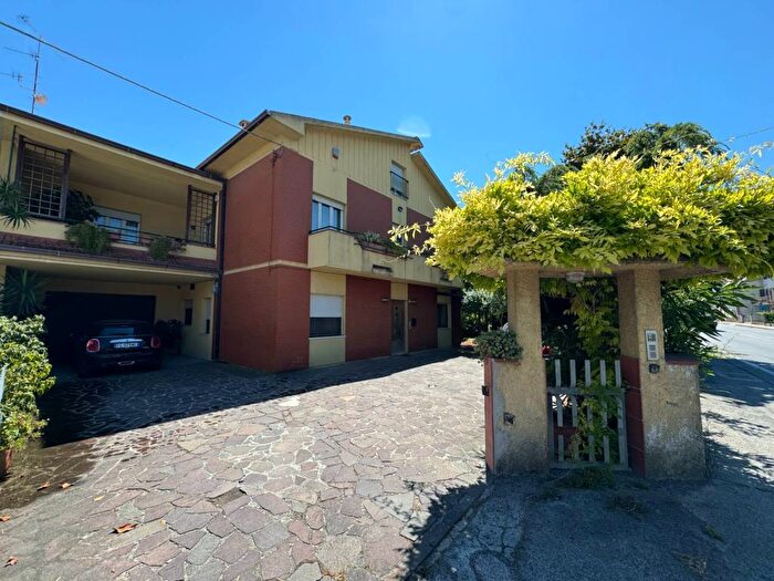 Casa con 6 locali in vendita in Via Taccari, Campiglione, Fermo