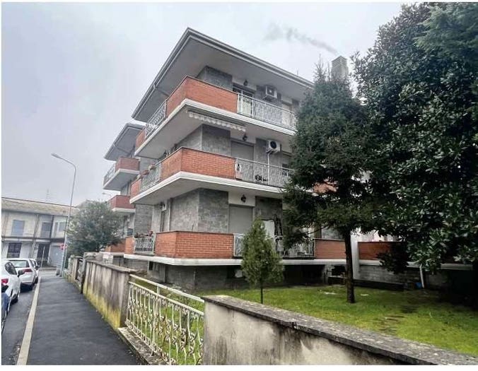 Appartamento quadrilocale in vendita in Via Mascagni Cerano NO Italia, Cerano