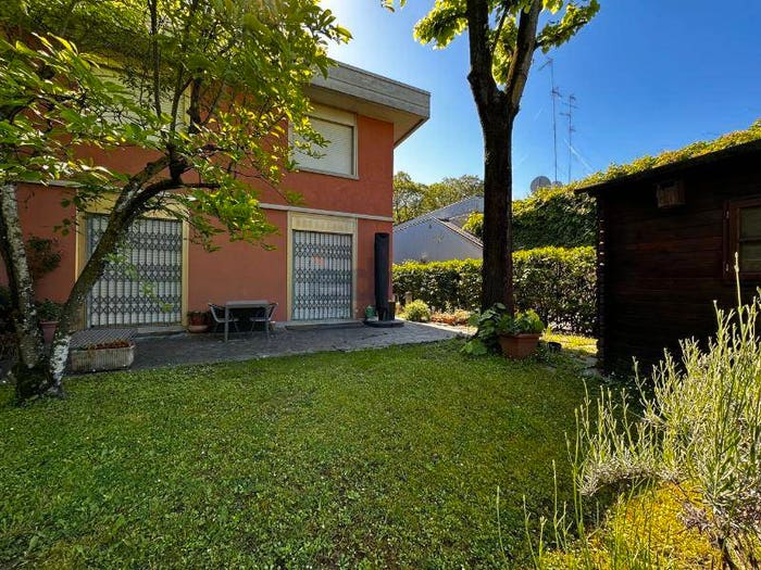 Casa quadrilocale in vendita in Via Albert Einstein, Villaggio Giardino, Modena