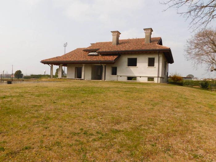 Casa con 6 locali in vendita in San Zenone degli Ezzelini