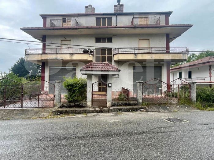 Appartamento con 5 locali in vendita in VIA DELLE GINESTRE, Centro, Carlopoli