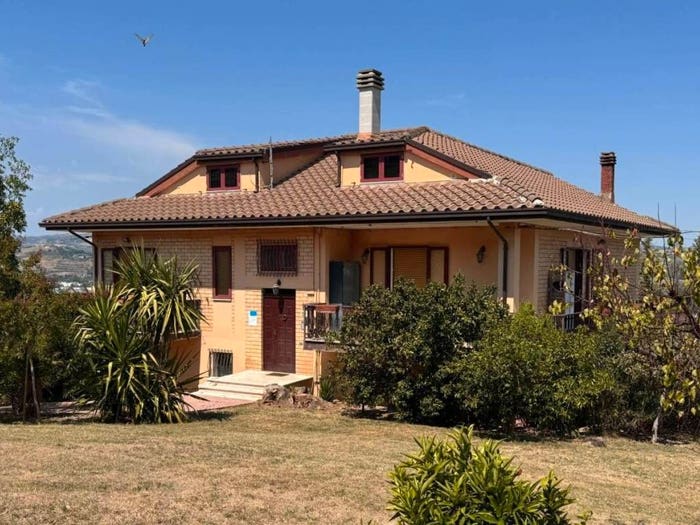 Casa con 6 locali in vendita in Via delle Querce, Maltignano