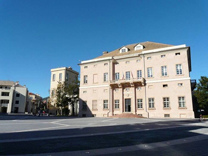 Casa trilocale in vendita in Centro, Loano