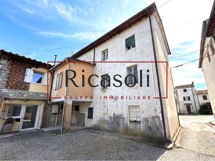 Casa con 6 locali in vendita in Via del Borgo, San Lorenzo a Vaccoli, Lucca