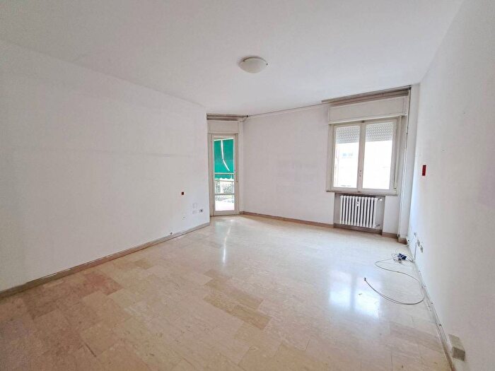 Appartamento con 5 locali in vendita in Piazza Francesco Redi, Montegranaro Loreto, Pesaro