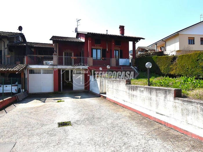 Casa quadrilocale in vendita in Corso Langhe Moretta Corso Cortemilia, Alba